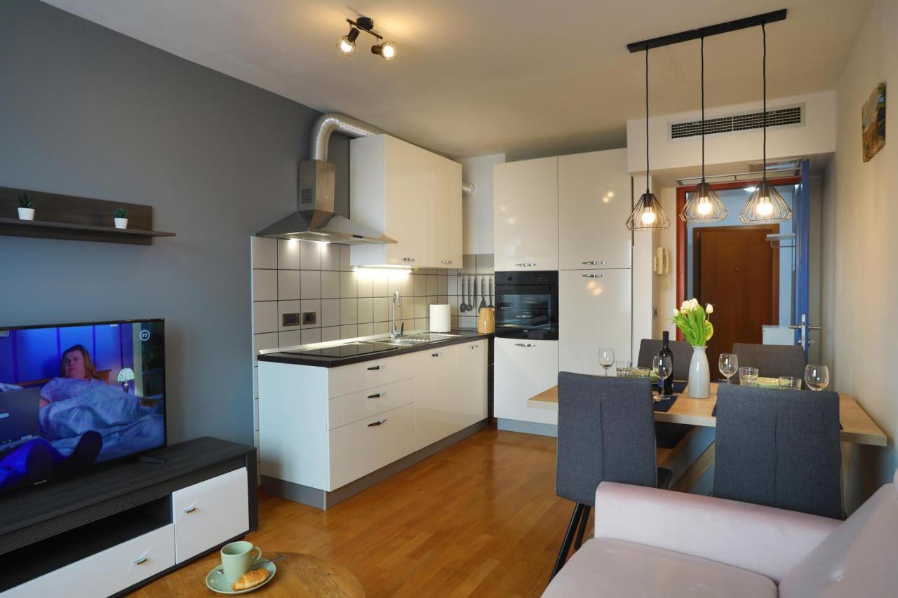 Apartment Moon Ровинь Экстерьер фото